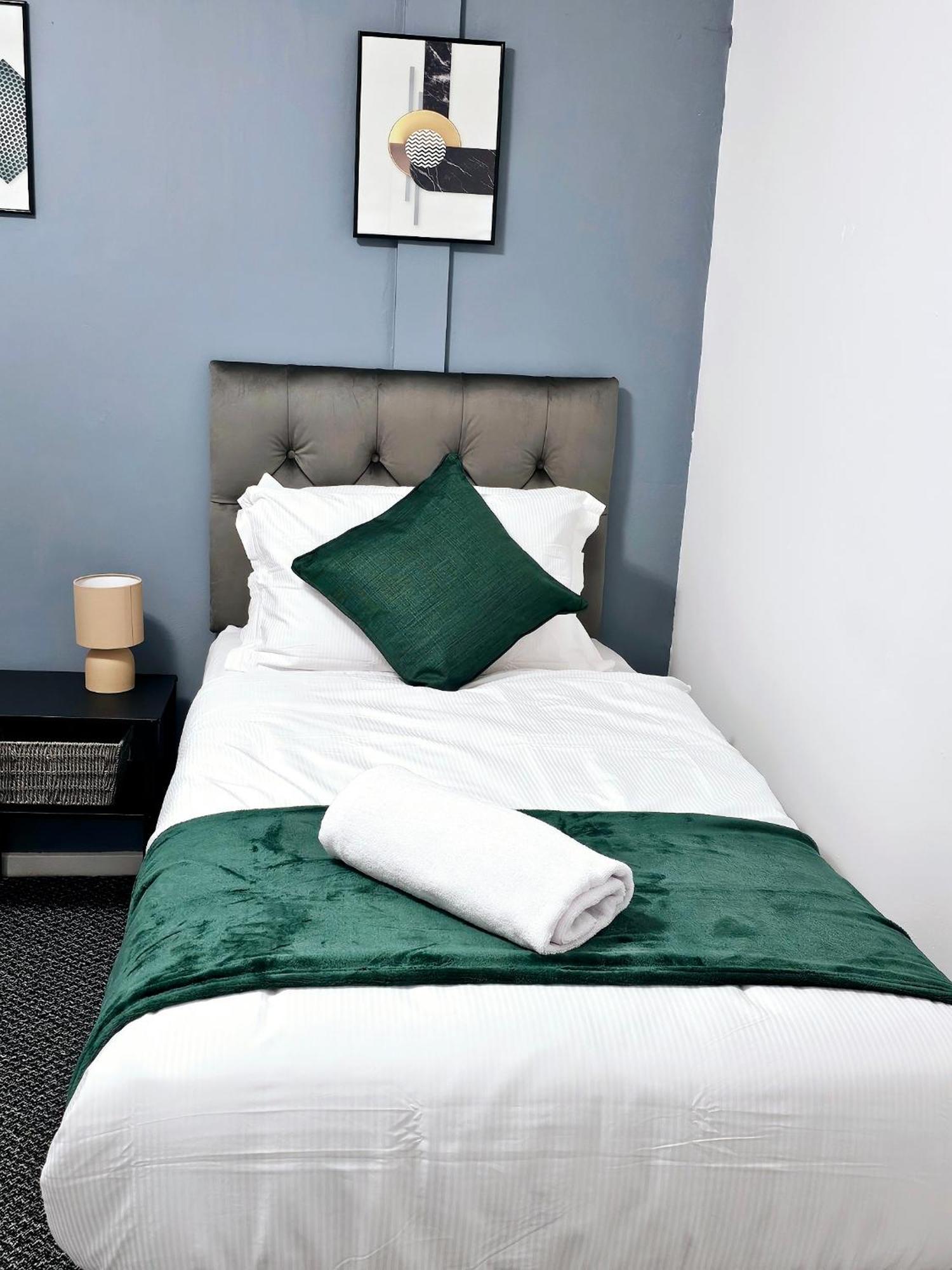 Lushstay Telford - Families, Contractors & Group Of Friends, Long Term Stay Экстерьер фото
